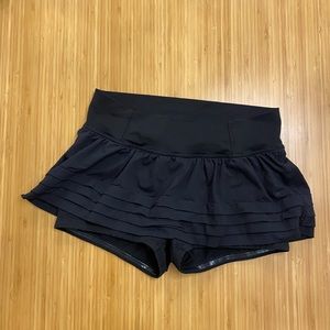 Size 6 Lululemon workout skorts